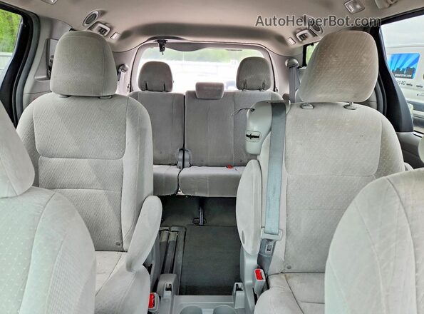 5TDKZ3DC0HS868707 2017 TOYOTA SIENNA Blue უკანა სავარძლების ხედი
