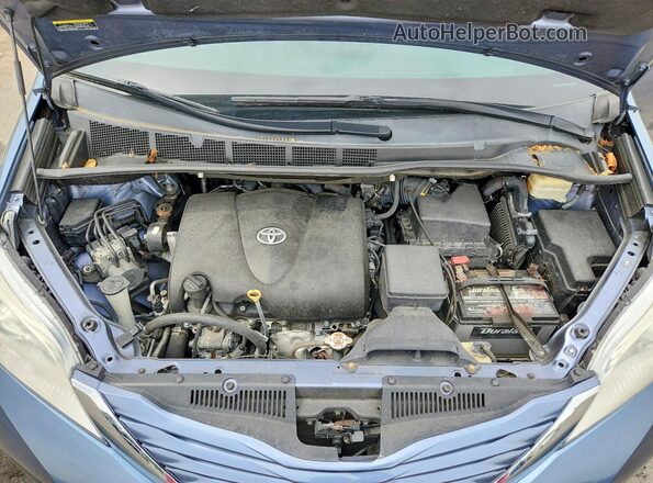 5TDKZ3DC0HS868707 2017 TOYOTA SIENNA Blue ძრავის განყოფილების ხედი