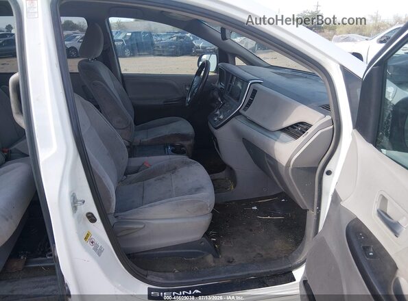 5TDKZ3DC1HS793502 2017 TOYOTA SIENNA White Вид салону спереду