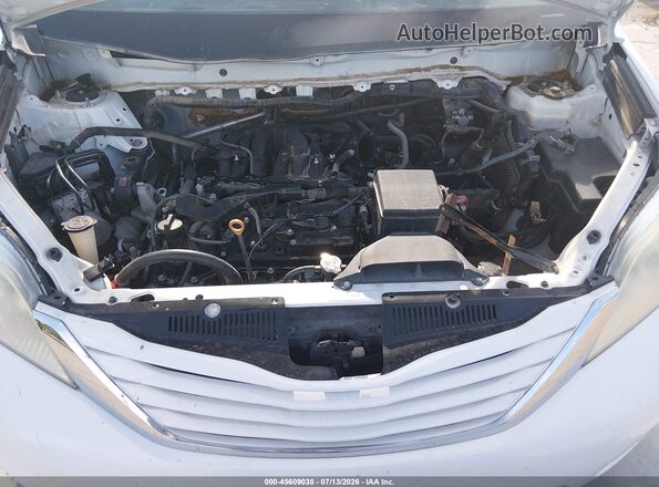 5TDKZ3DC1HS793502 2017 TOYOTA SIENNA White Вид ззаду