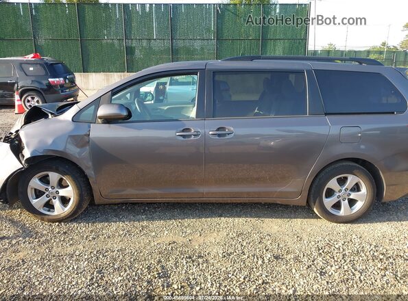 5TDKZ3DC1HS839703 2017 TOYOTA SIENNA Gray Սալոնի 360 աստիճան տեսք