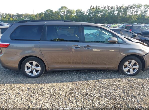 5TDKZ3DC1HS839703 2017 TOYOTA SIENNA Gray Սալոնի հետևի տեսք