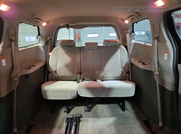 5TDKZ3DC1HS865458 2017 TOYOTA SIENNA Серый Вид задних сидений