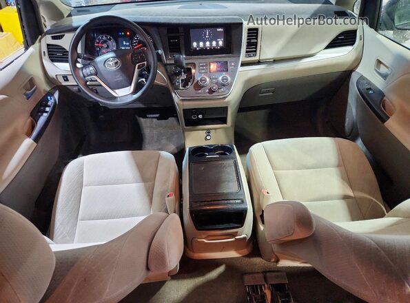 5TDKZ3DC1HS865458 2017 TOYOTA SIENNA Серый Вид панели приборов