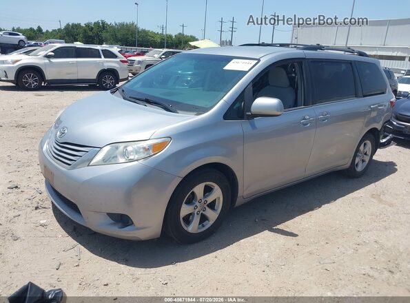 5TDKZ3DC1HS884981 2017 TOYOTA SIENNA Серебряный Передняя левая четверть