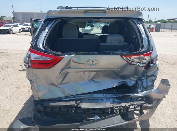 5TDKZ3DC1HS884981 2017 TOYOTA SIENNA Серебряный Вид спереди