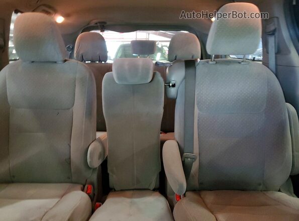 5TDKZ3DC1JS944814 2018 TOYOTA SIENNA White Вид задніх сидінь