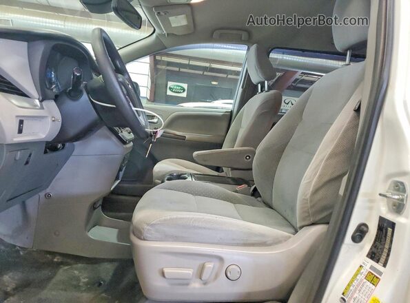 5TDKZ3DC1JS944814 2018 TOYOTA SIENNA White Вид салону спереду