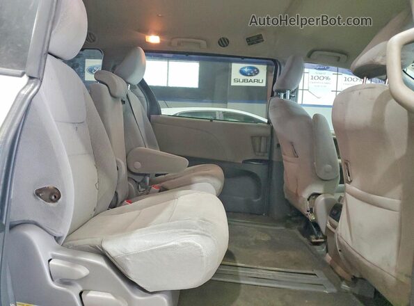 5TDKZ3DC1JS944814 2018 TOYOTA SIENNA White Вид задньої частини салону