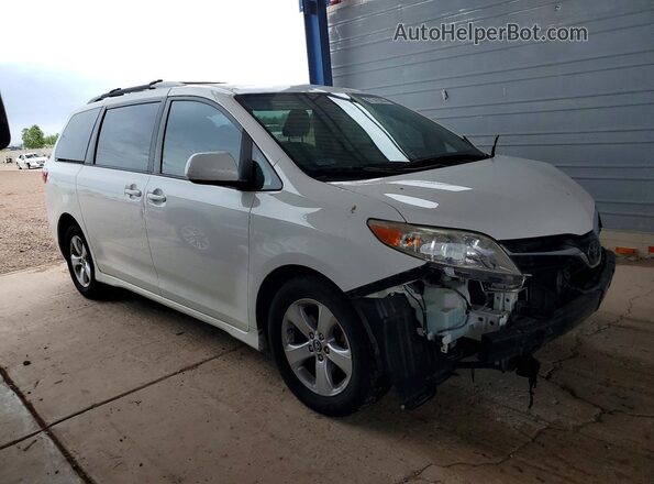 5TDKZ3DC1JS957398 2018 TOYOTA SIENNA Белый Передняя правая четверть