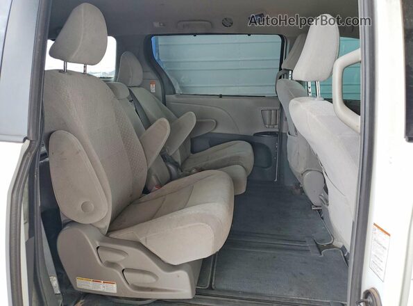 5TDKZ3DC1JS957398 2018 TOYOTA SIENNA Белый Вид задней части салона