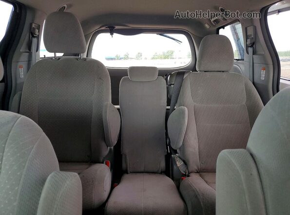 5TDKZ3DC1JS957398 2018 TOYOTA SIENNA Белый Вид задних сидений