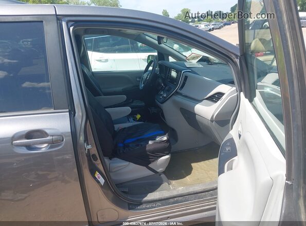 5TDKZ3DC1JS958731 2018 TOYOTA SIENNA Коричневый Вид салона спереди