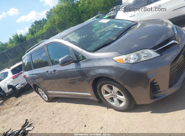 5TDKZ3DC1JS958731 2018 TOYOTA SIENNA Коричневый Вид задней части салона