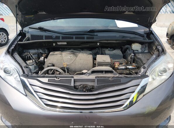 5TDKZ3DC2HS836017 2017 TOYOTA SIENNA Silver უკანა ხედი