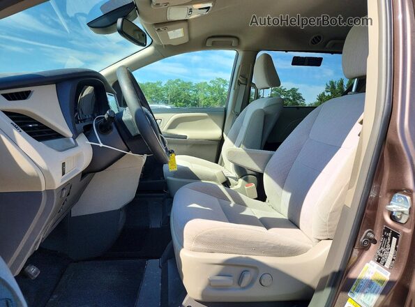 5TDKZ3DC2JS964182 2018 TOYOTA SIENNA Желто-коричневый Вид салона спереди