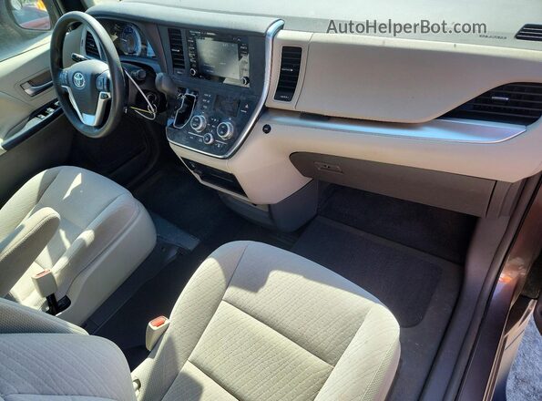 5TDKZ3DC2JS964182 2018 TOYOTA SIENNA Желто-коричневый Вид панели приборов