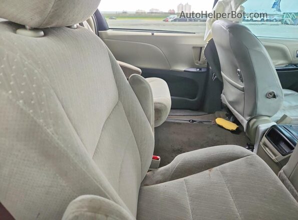 5TDKZ3DC3HS769041 2017 TOYOTA SIENNA Burgundy Rear interior view