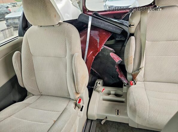 5TDKZ3DC3HS769041 2017 TOYOTA SIENNA Burgundy Rear seats view