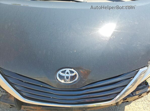 5TDKZ3DC3HS860391 2017 TOYOTA SIENNA Black Вид підкапотного простору