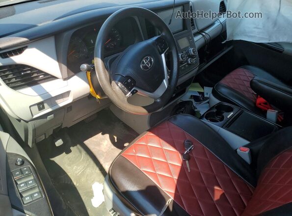 5TDKZ3DC3HS860391 2017 TOYOTA SIENNA Black Вид панелі приладів