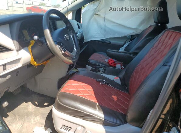5TDKZ3DC3HS860391 2017 TOYOTA SIENNA Black Вид салону спереду