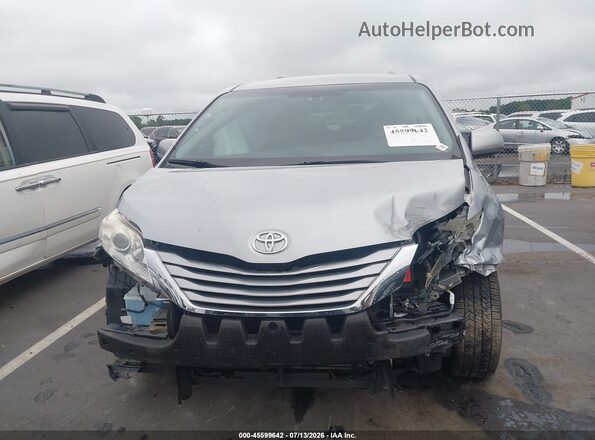 5TDKZ3DC3HS860763 2017 TOYOTA SIENNA Silver Rear interior view