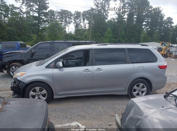 5TDKZ3DC3JS938349 2018 TOYOTA SIENNA Silver Widok wnętrza 360 stopni