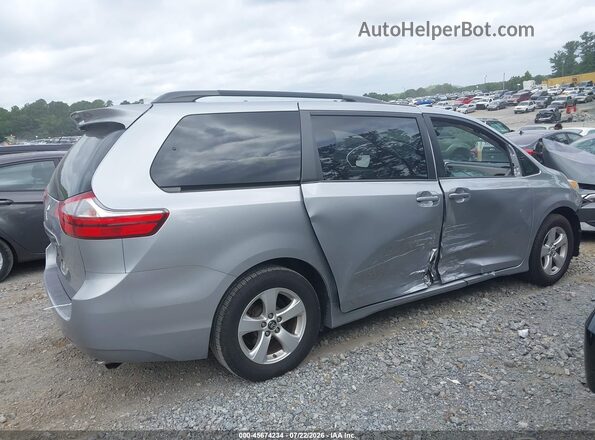 5TDKZ3DC3JS938349 2018 TOYOTA SIENNA Silver Widok wnętrza z tyłu