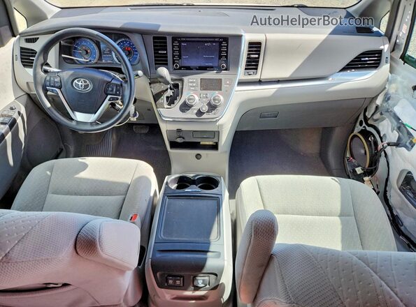 5TDKZ3DC3JS949075 2018 TOYOTA SIENNA Белый Вид панели приборов