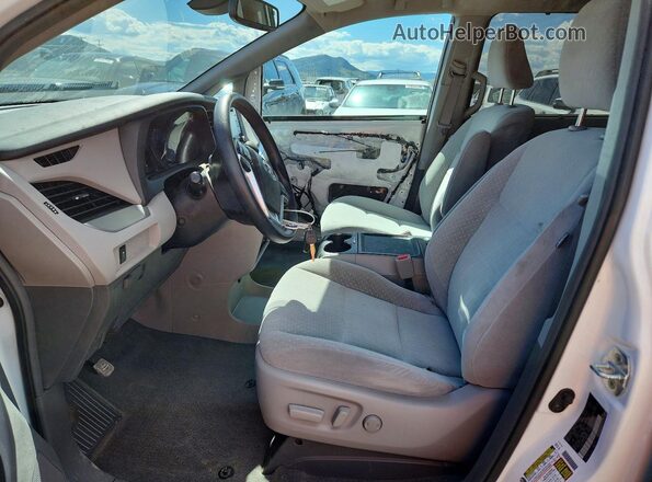 5TDKZ3DC3JS949075 2018 TOYOTA SIENNA Белый Вид салона спереди