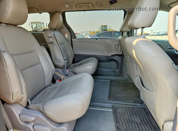 5TDKZ3DC3KS007156 2019 TOYOTA SIENNA Silver Widok wnętrza z tyłu