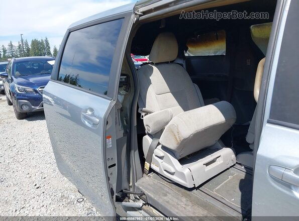 5TDKZ3DC3KS016052 2019 TOYOTA SIENNA Silver Вид салону спереду