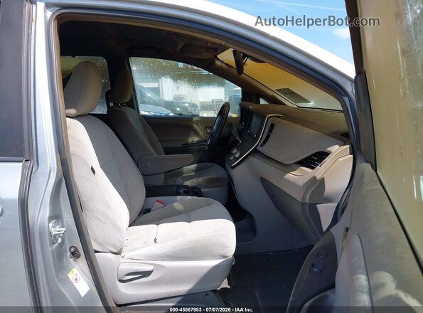 5TDKZ3DC3KS016052 2019 TOYOTA SIENNA Silver Вид щитка приладів