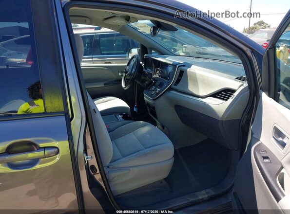 5TDKZ3DC3LS049277 2020 TOYOTA SIENNA Gray Vista interior delantera