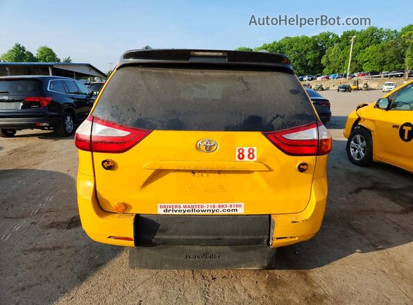 5TDKZ3DC4HS876051 2017 TOYOTA SIENNA Yellow Հետևի տեսք