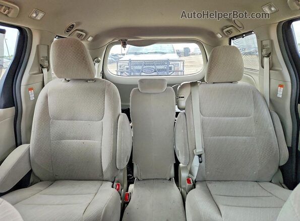 5TDKZ3DC4JS932088 2018 TOYOTA SIENNA Red Vista de los asientos traseros