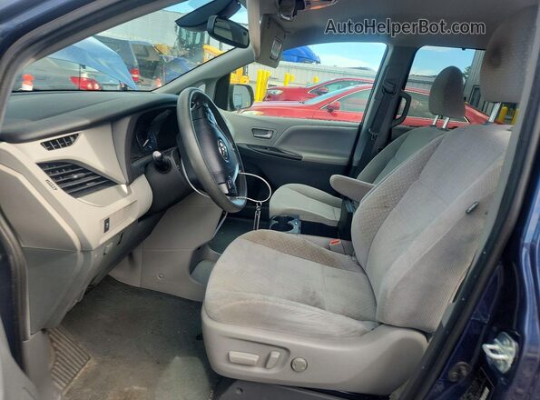 5TDKZ3DC4LS023786 2020 TOYOTA SIENNA Blue Front interior view