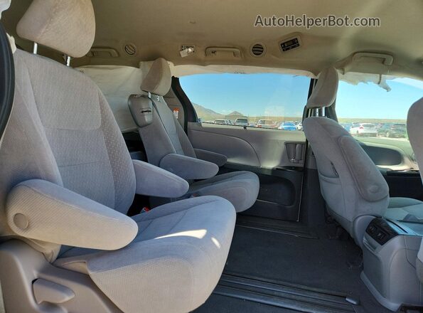 5TDKZ3DC4LS028129 2020 TOYOTA SIENNA White Rear interior view