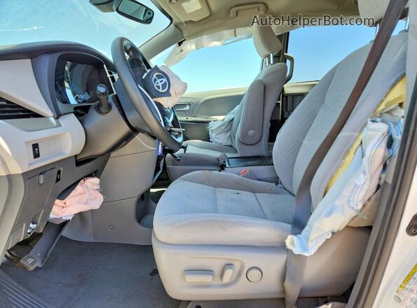 5TDKZ3DC4LS028129 2020 TOYOTA SIENNA White Front interior view