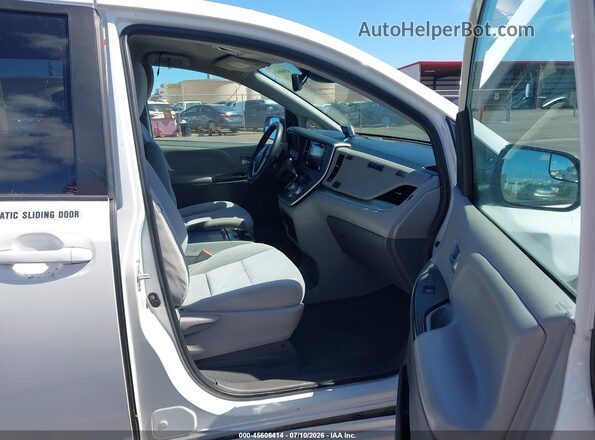 5TDKZ3DC4LS054181 2020 TOYOTA SIENNA White Вид салону спереду