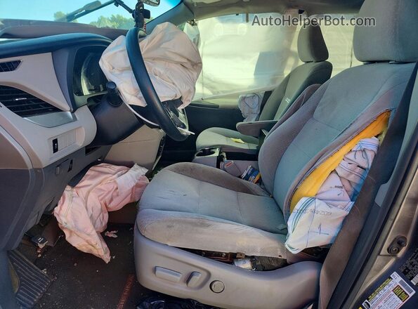 5TDKZ3DC5HS791879 2017 TOYOTA SIENNA Gray Vista interior delantera