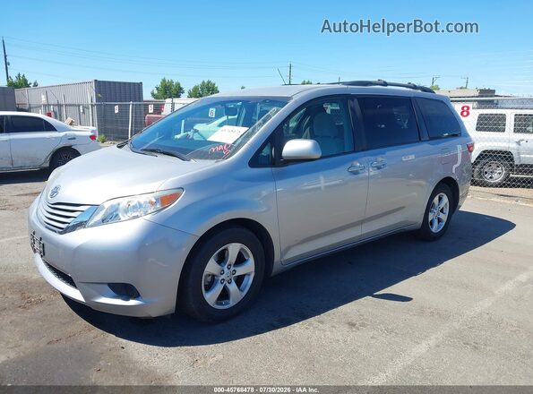 5TDKZ3DC5HS881078 2017 TOYOTA SIENNA Серебряный Передняя левая четверть