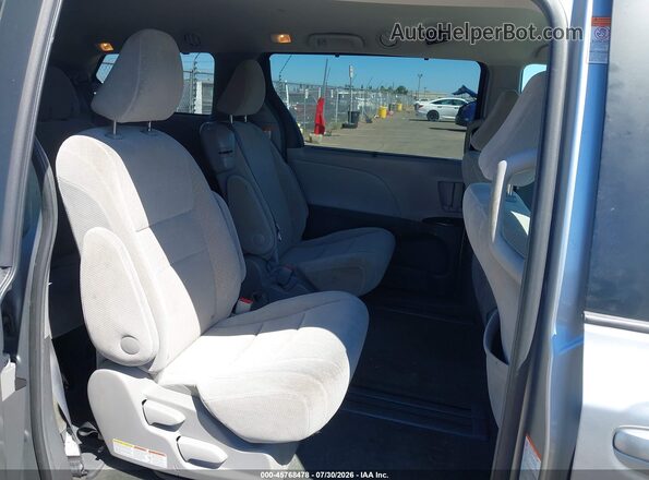 5TDKZ3DC5HS881078 2017 TOYOTA SIENNA Серебряный Вид наклейки с VIN-кодом