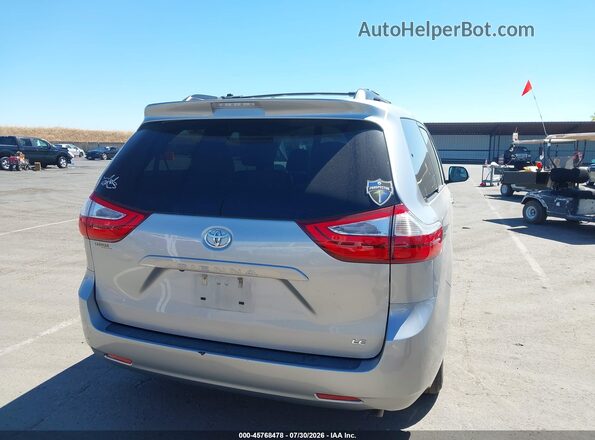5TDKZ3DC5HS881078 2017 TOYOTA SIENNA Серебряный 