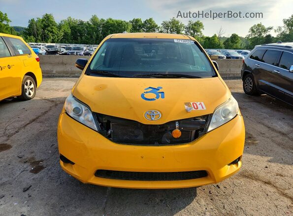 5TDKZ3DC5HS885275 2017 TOYOTA SIENNA Yellow Widok z przodu