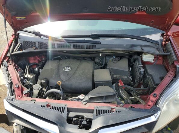 5TDKZ3DC5KS988039 2019 TOYOTA SIENNA Burgundy Widok komory silnika