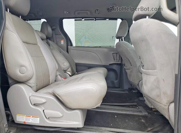 5TDKZ3DC6HS793284 2017 TOYOTA SIENNA Black Widok wnętrza z tyłu