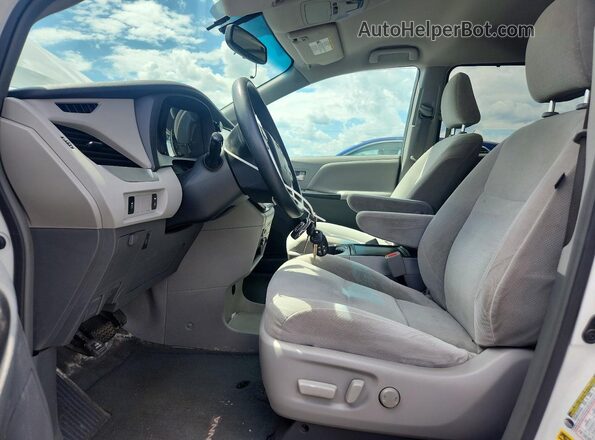 5TDKZ3DC6HS853256 2017 TOYOTA SIENNA White Vista interior delantera