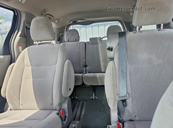 5TDKZ3DC6HS853256 2017 TOYOTA SIENNA White Vista de los asientos traseros